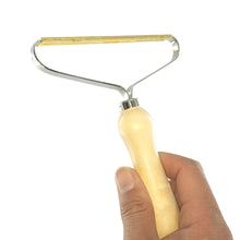 Load image into Gallery viewer, Hot Sale 1PC Portable Lint Remover Clothes Fuzz Fabric Shaver Brush Tool for Sweater Woven Coat Home Tools Dropshipping 1025Z